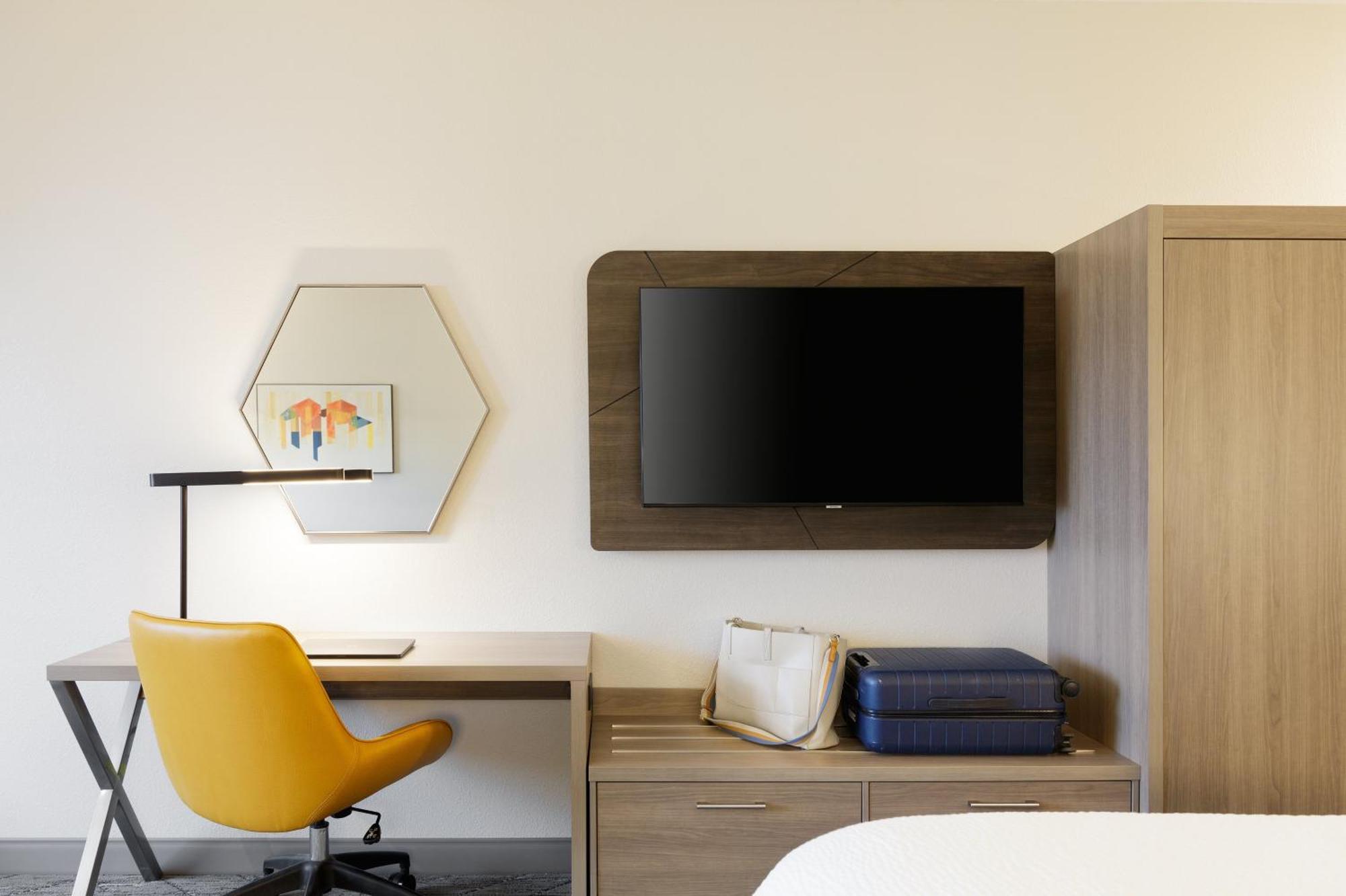 Holiday Inn Express Dallas Market Center By Ihg Esterno foto