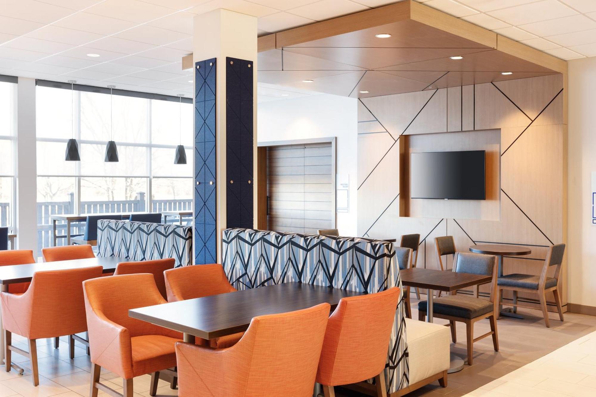 Holiday Inn Express Dallas Market Center By Ihg Esterno foto