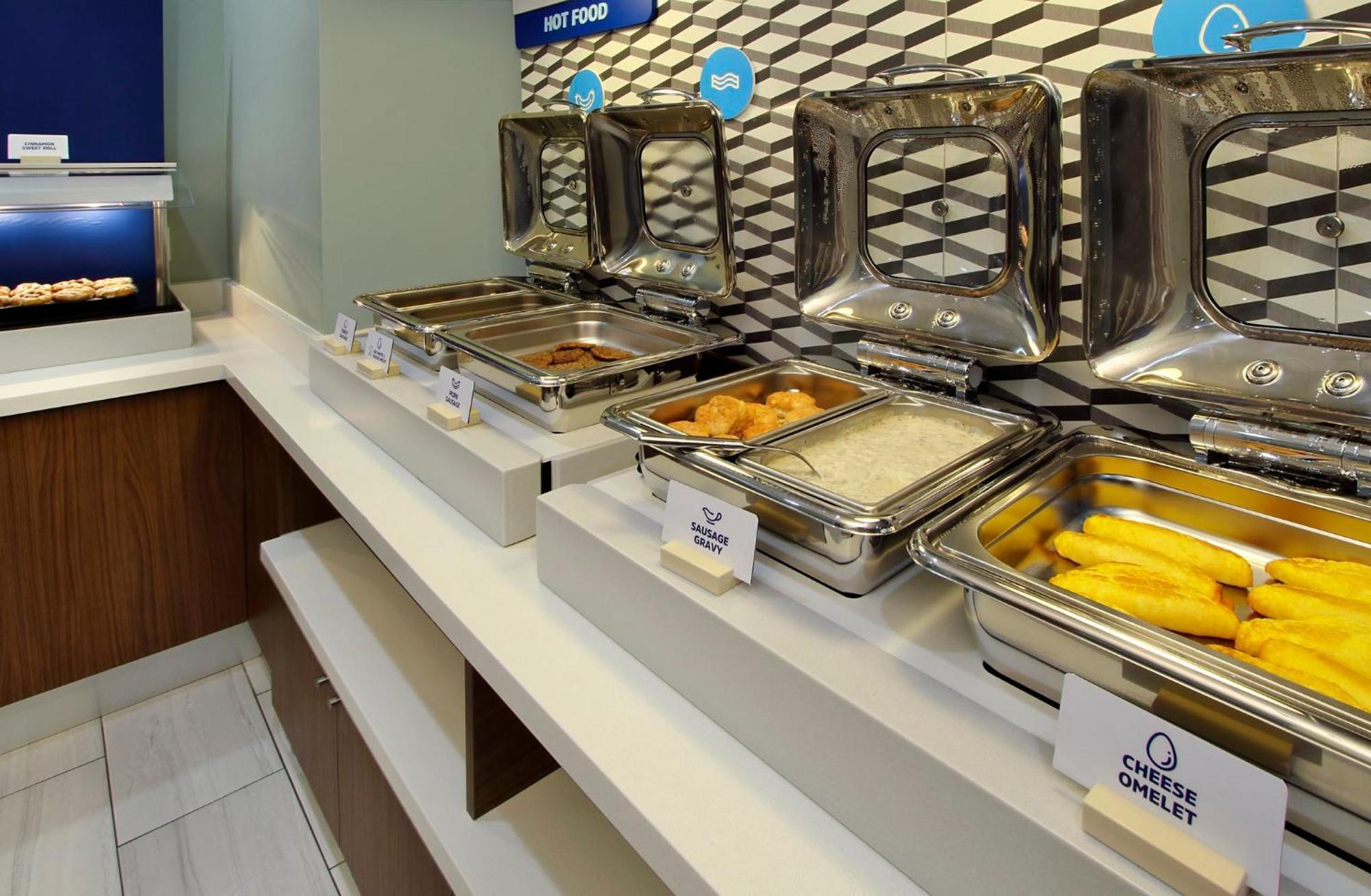 Holiday Inn Express Dallas Market Center By Ihg Esterno foto