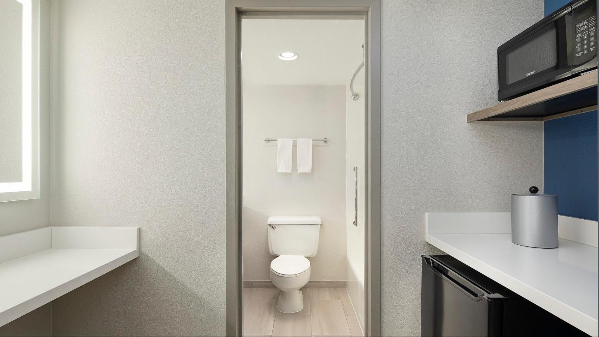 Holiday Inn Express Dallas Market Center By Ihg Esterno foto